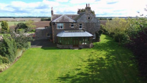 Vicarsford Farmhouse with Hot Tub near St Andrews